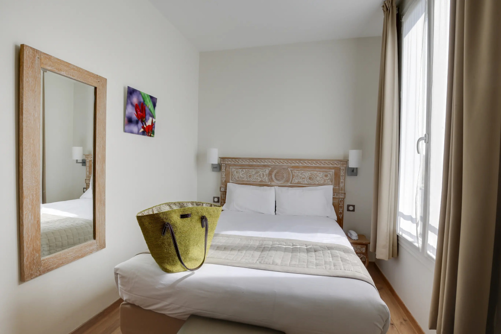 Double room (full double bed)