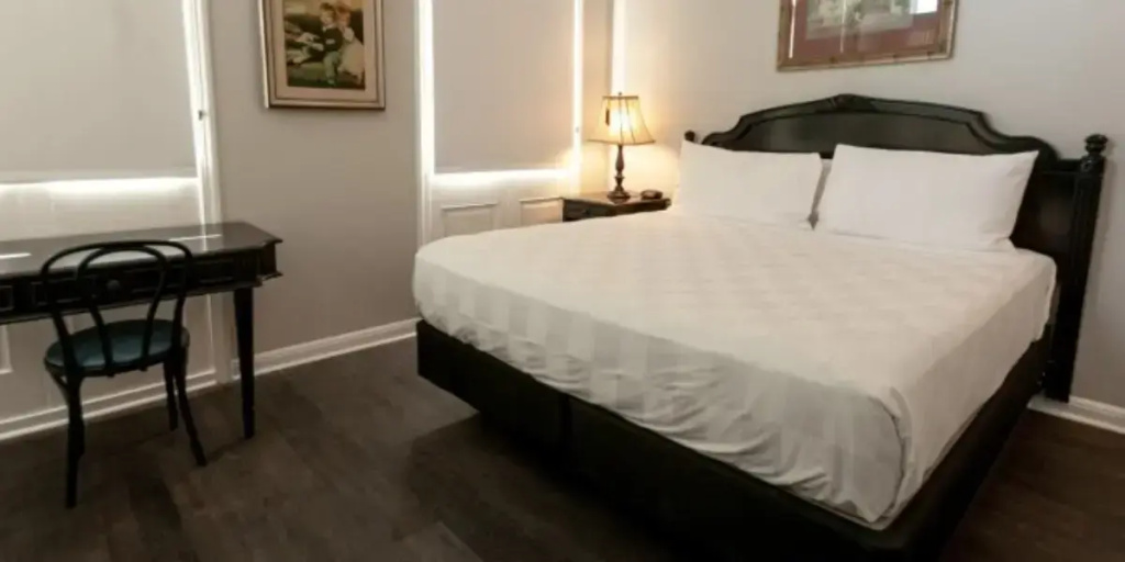 Chateau Hotel - Chambres