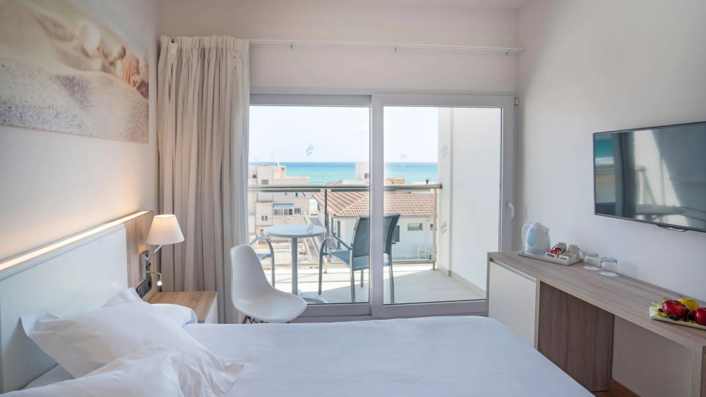 Double room with balcony (twin beds)