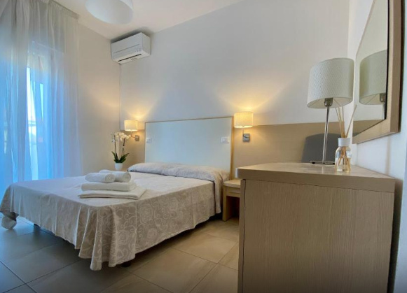 Double room (full double bed)