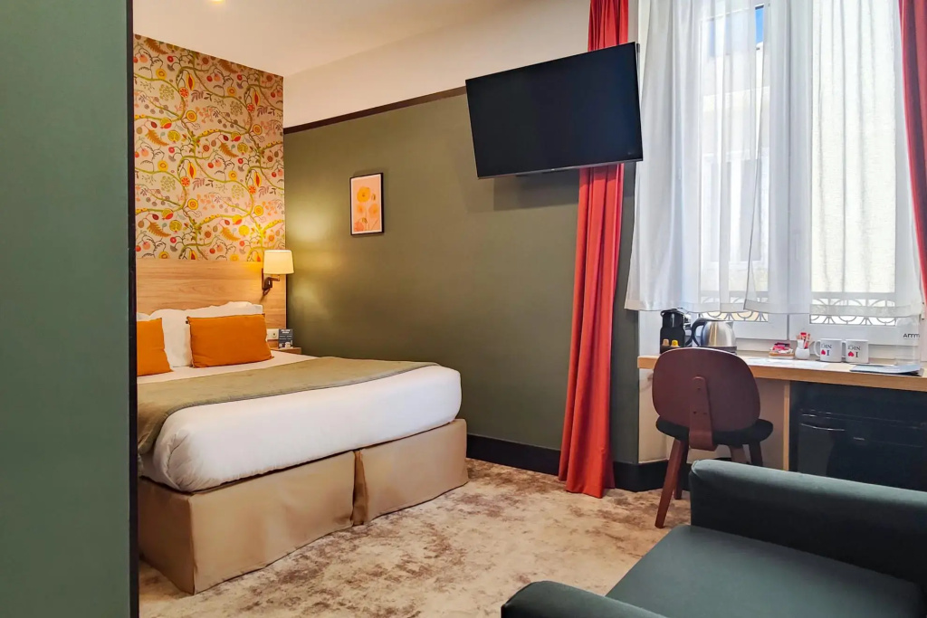 Superior Double room with balcony (full double bed)