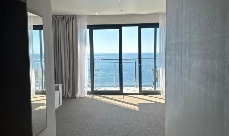 Двухместный люкс с 2 комнатами с видом на море двуспальная кровать в Изумруд