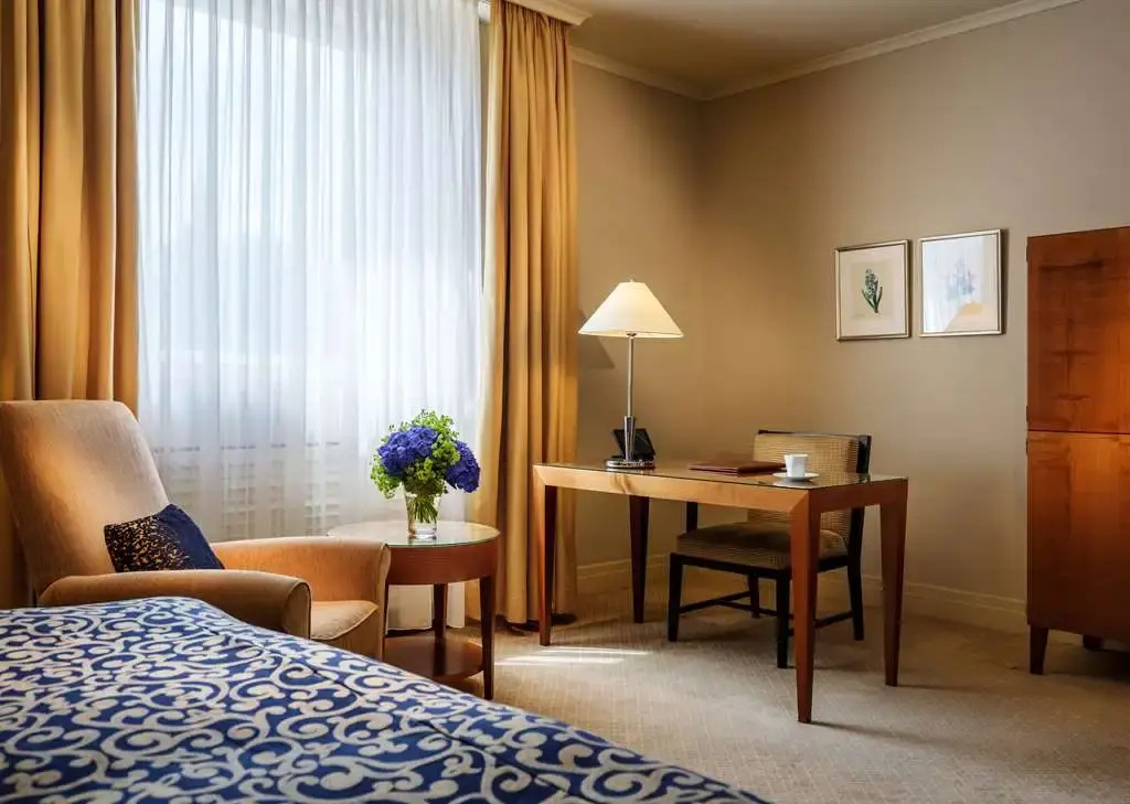 Deluxe Double room with courtyard view (full double bed)