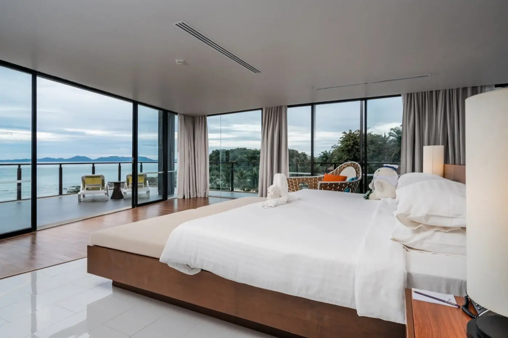 Grand Double Suite with sea view (full double bed)