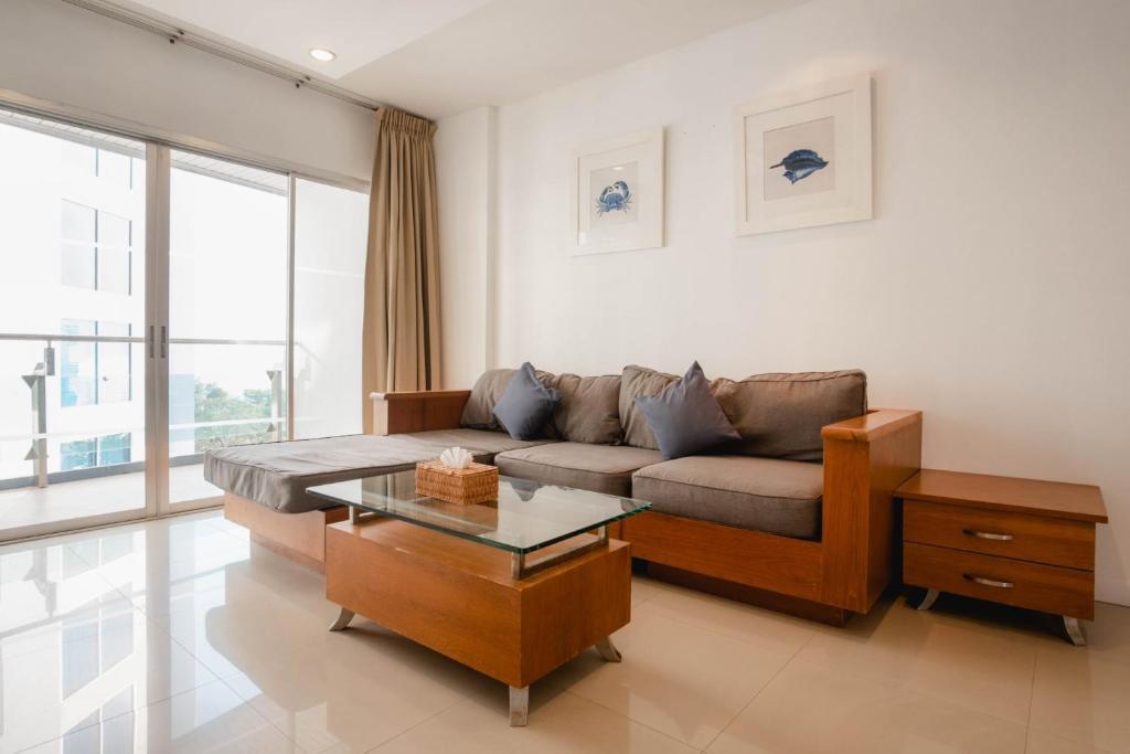 Люкс c 1 комнатой с видом на море в Royal Beach View Suites