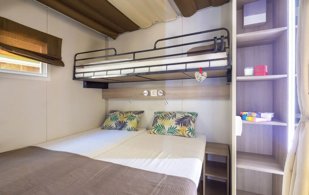 Clever Quadruple Mobile Home