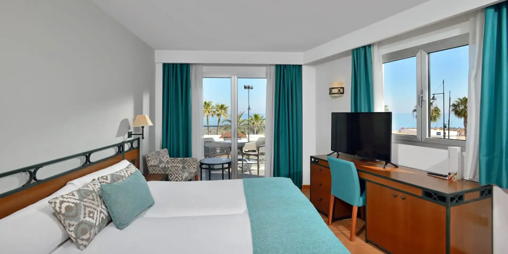 XTRA Double room seafront (twin beds)