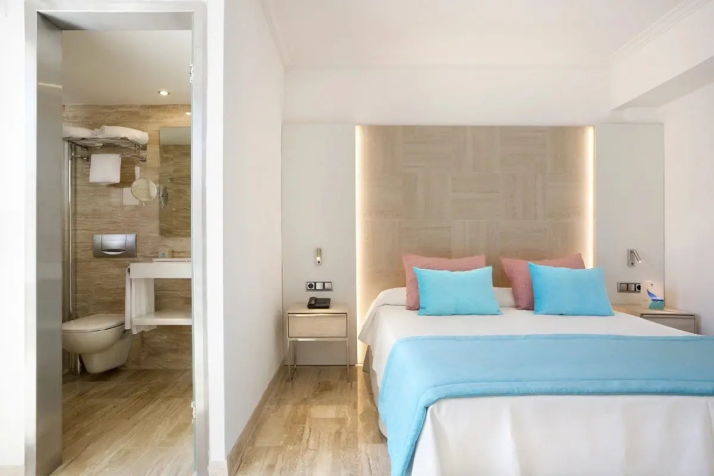 Double Suite (full double bed)