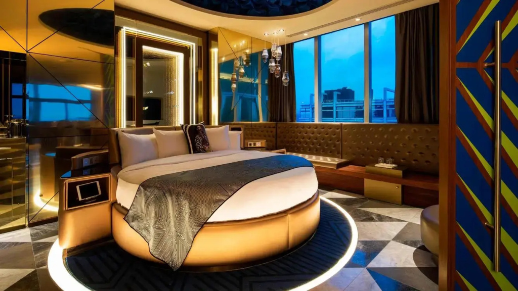 Extreme Wow Double Penthouse Suite with balcony and with city view (full double bed)