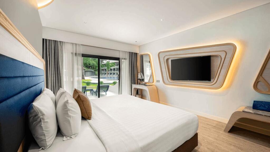 Amora Beach Resort Phuket