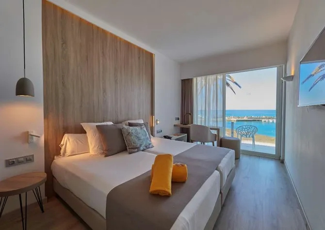 Superior Double room with sea view (full double bed)