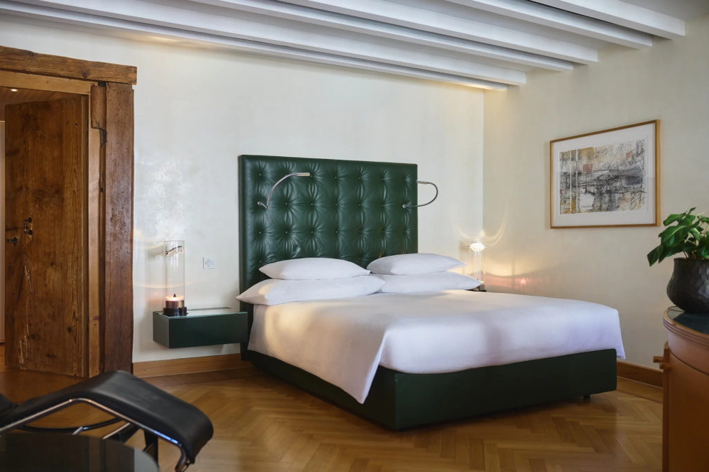 Design Superior Double room (full double bed)