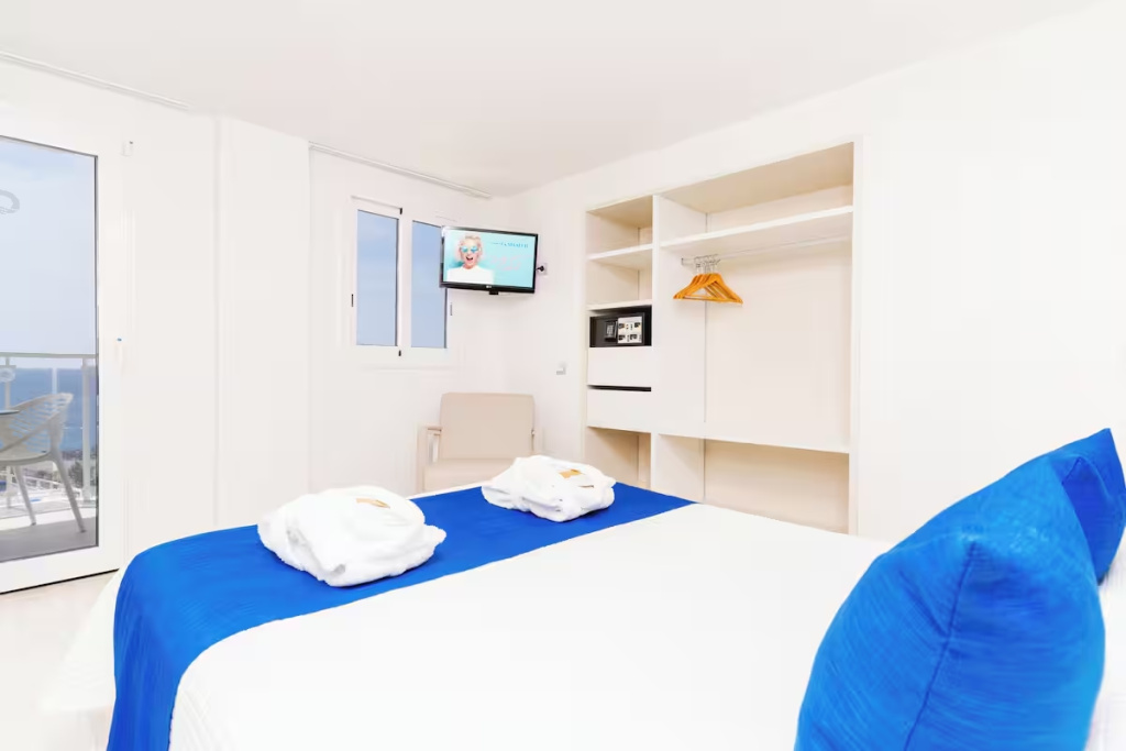 Superior Double Suite with sea view (full double bed)