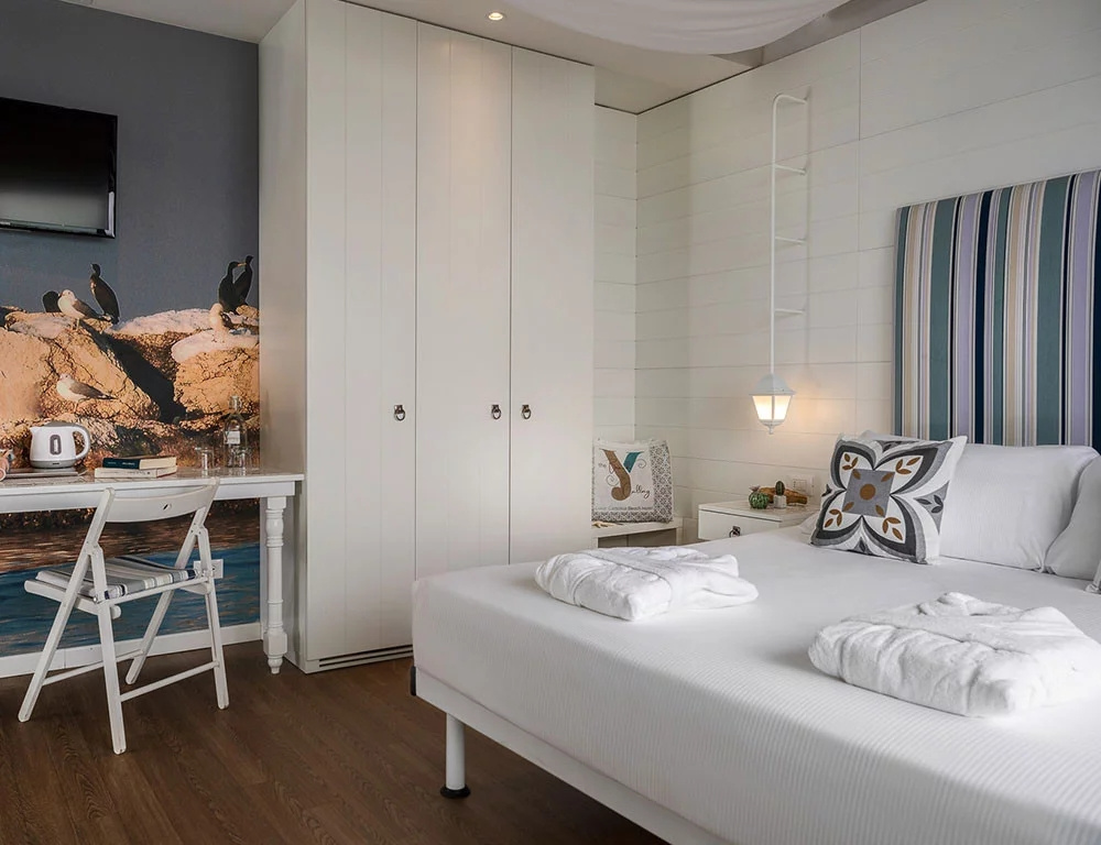 Luxury Double Junior Suite seafront (full double bed)