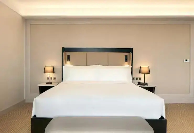 Executive Double Deluxe room with river view (full double bed)