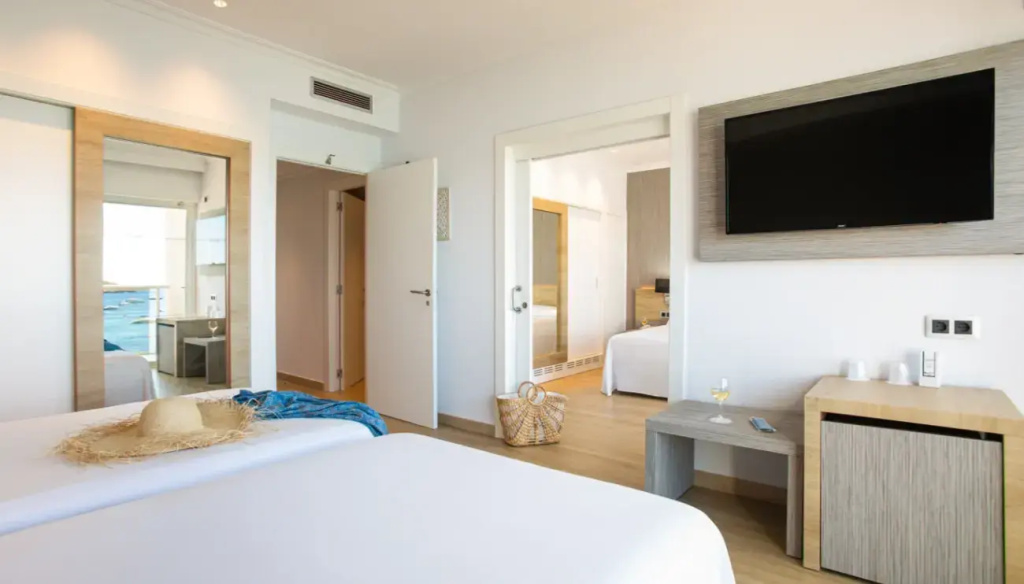 Deluxe Family Suite