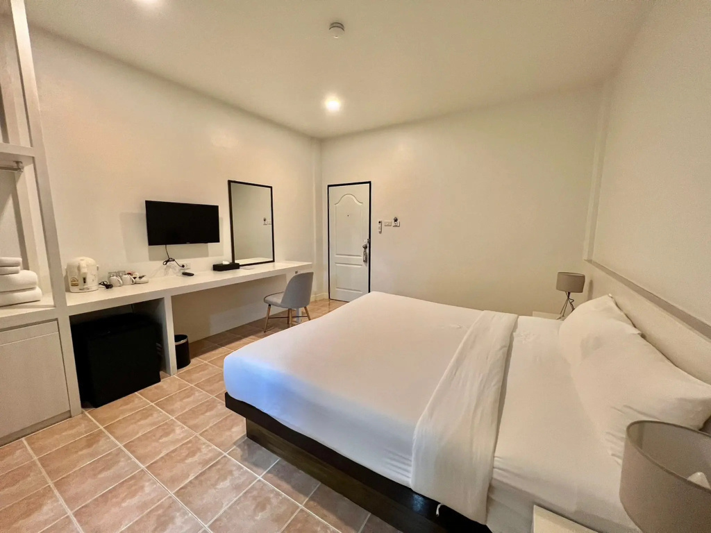 Standard Double room (full double bed)