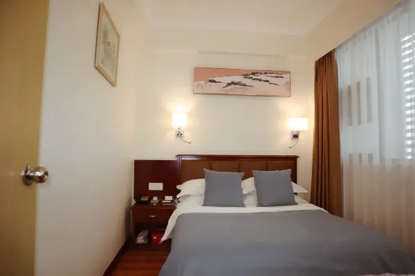 Business Double Suite (full double bed)