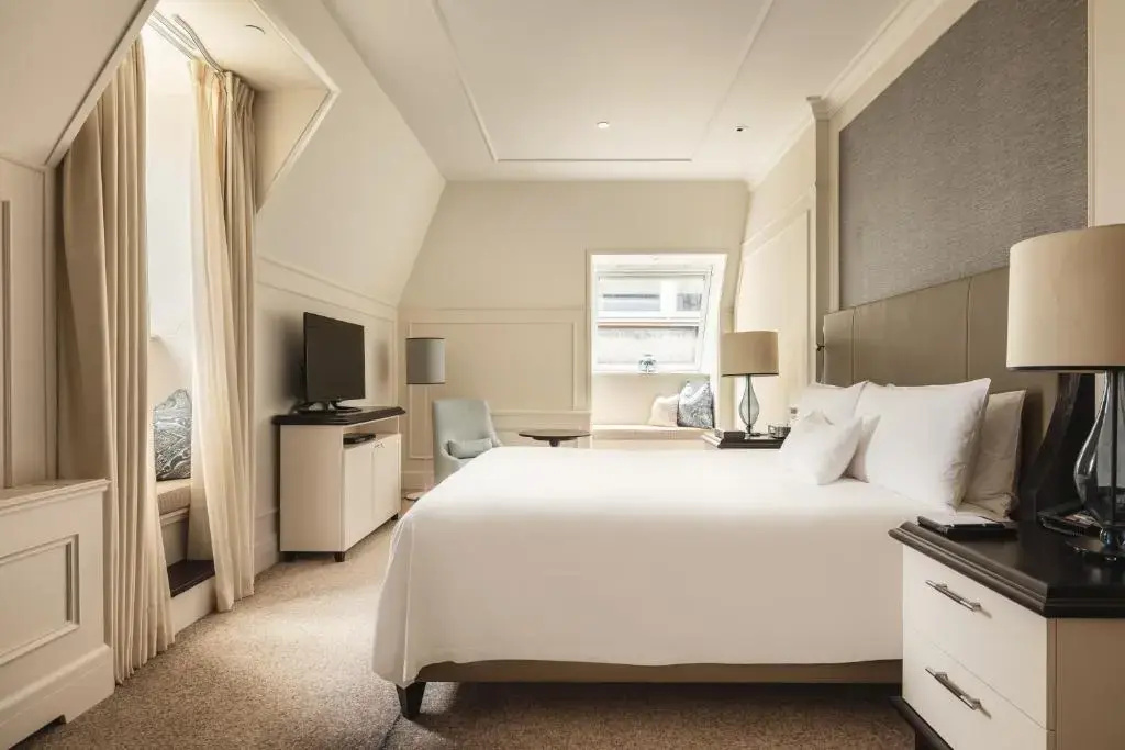 Deluxe Double room (full double bed)