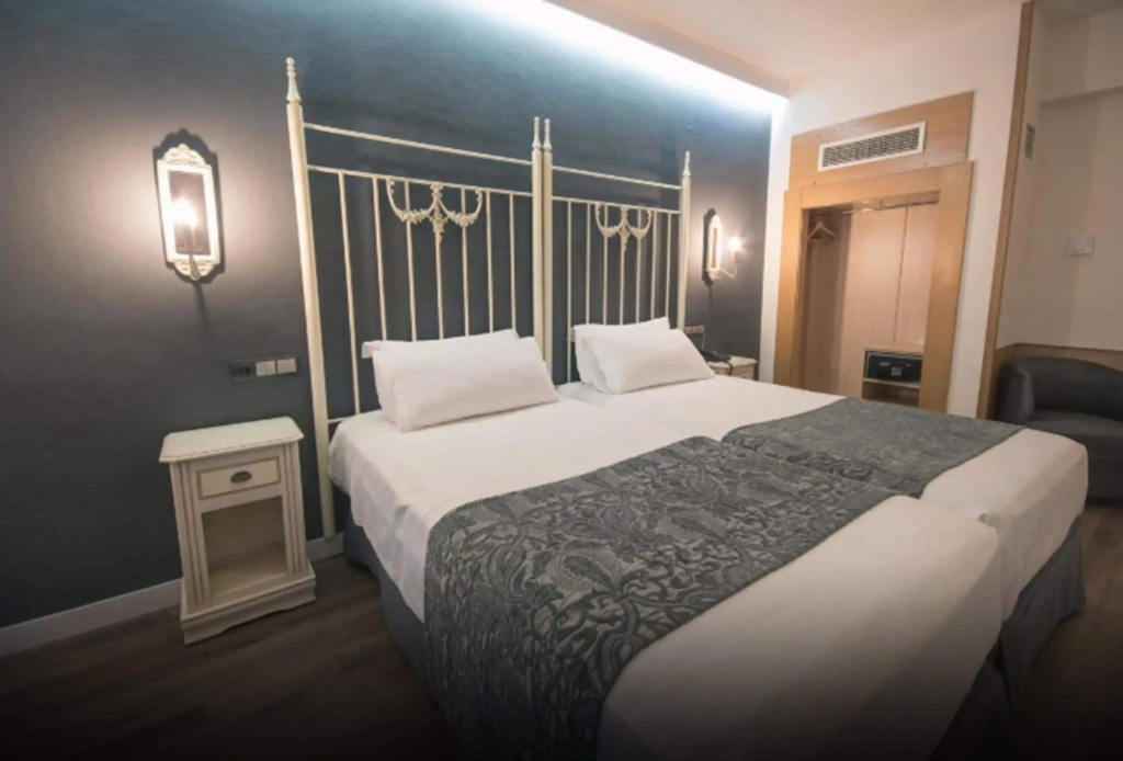 Double room with balcony (twin beds)