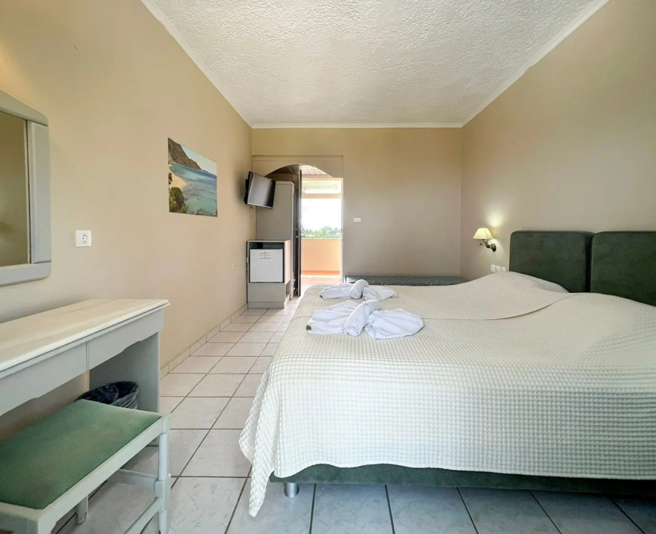 Premium Double room with sea view (full double bed)