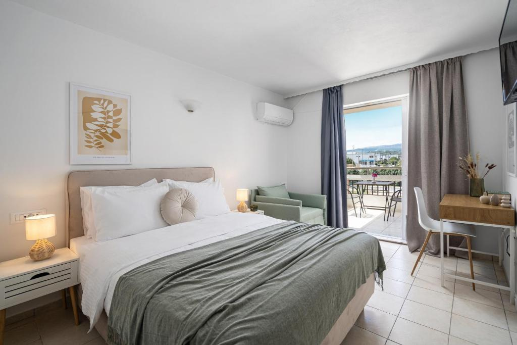 Standard Triple room with city view