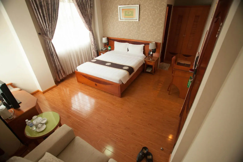 Au Lac Legend Hotel