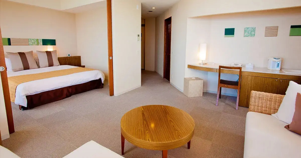 Corner Double Suite full double bed