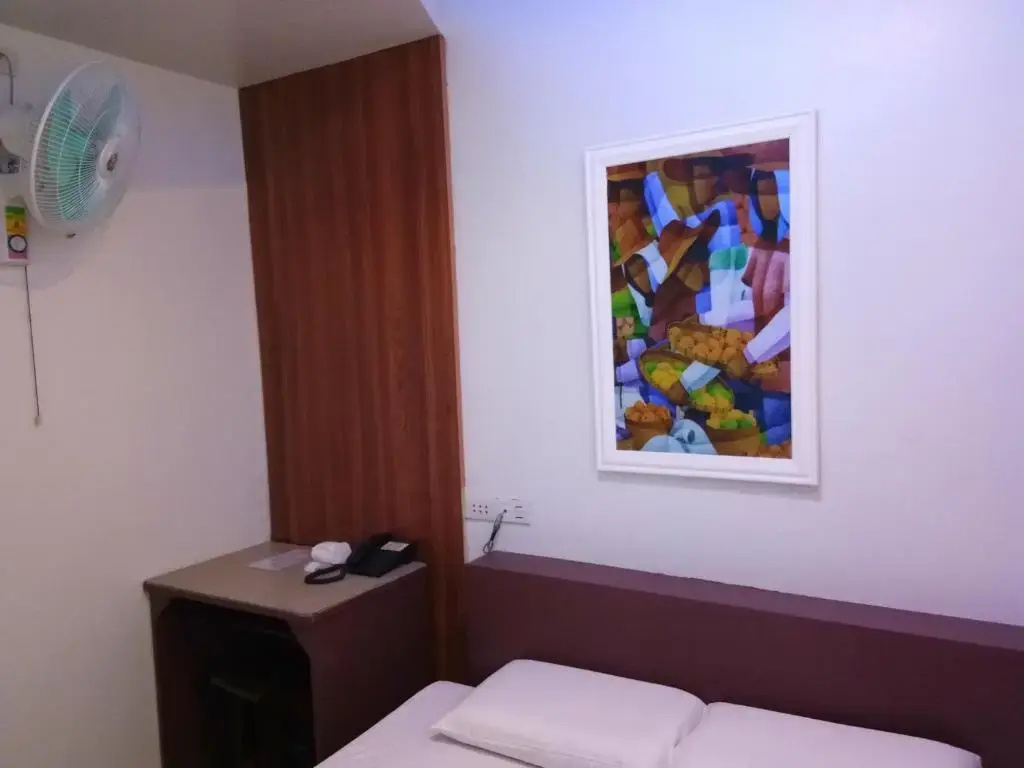 Fan Double room (full double bed)