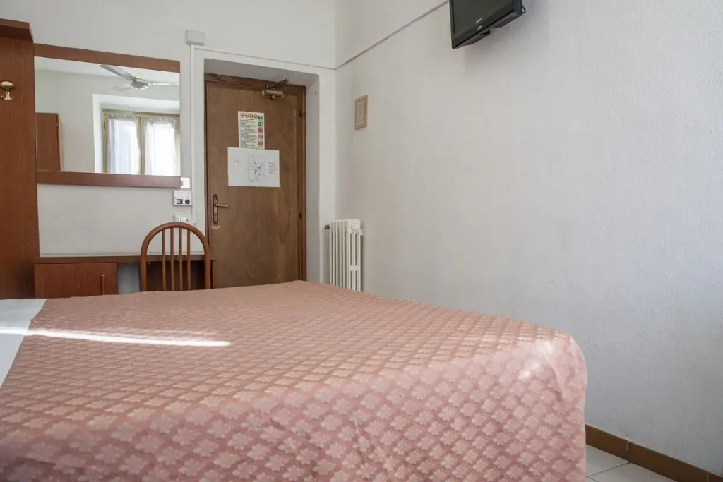 Double room (full double bed)