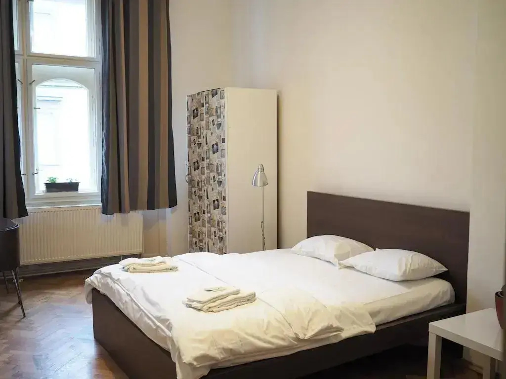 Double room (full double bed)