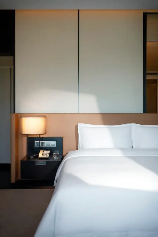Premier Double room with river view (full double bed)