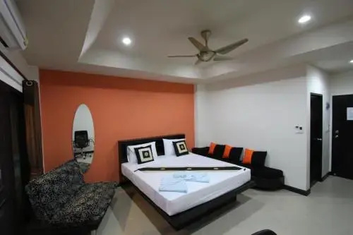 Deluxe Double Studio with balcony (full double bed)