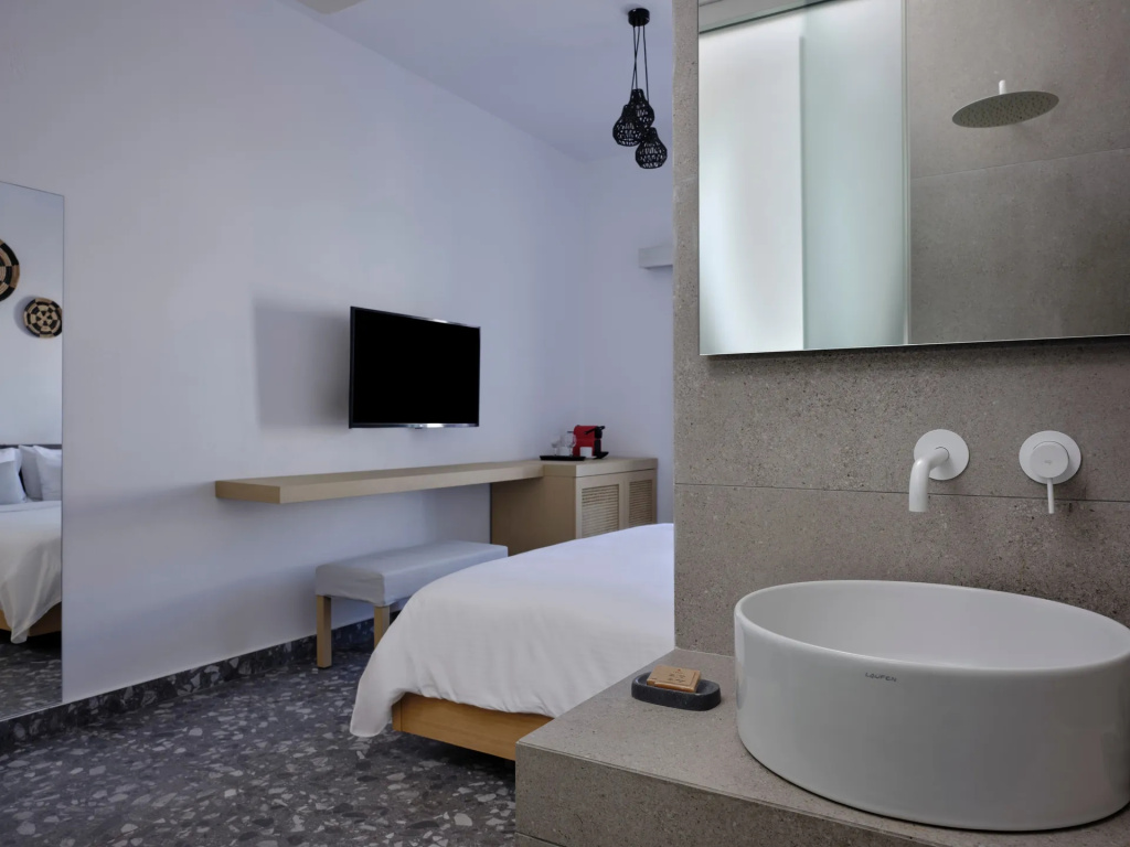 Double room (full double bed)
