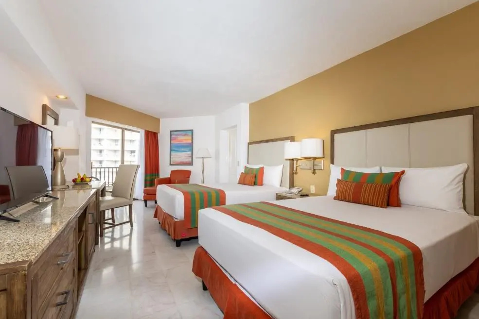 Standard Quadruple room with partial ocean view