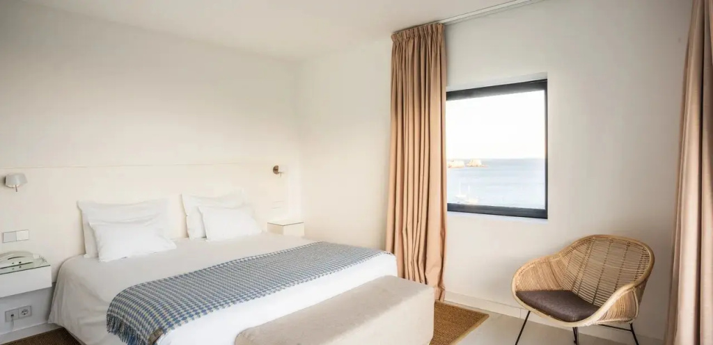 1 Bedroom Premium Double Suite seafront (full double bed)