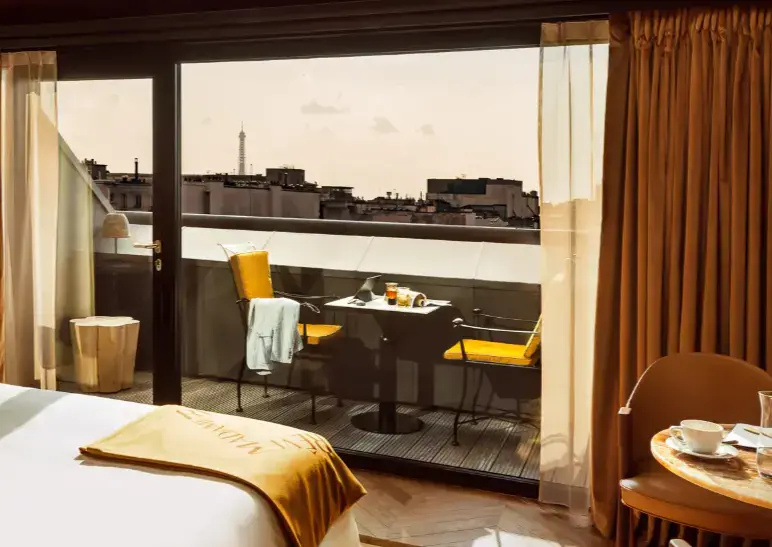 Eiffel Tower view Suite