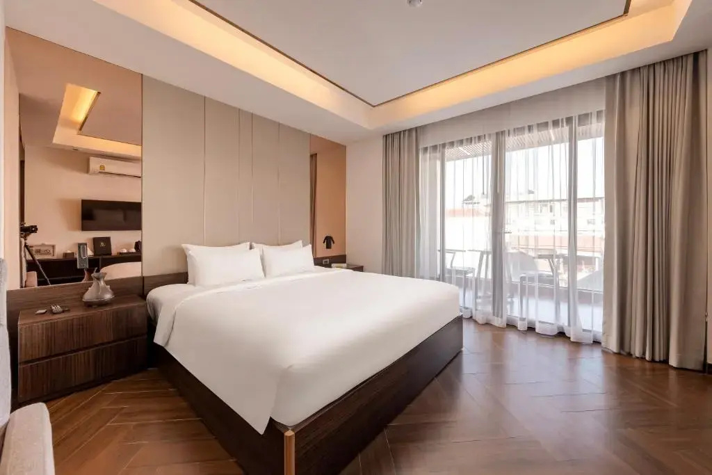 Double Suite with balcony (full double bed)