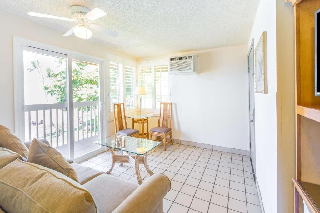 Days Inn by Wyndham Maui Oceanfront - Tap to explore photos