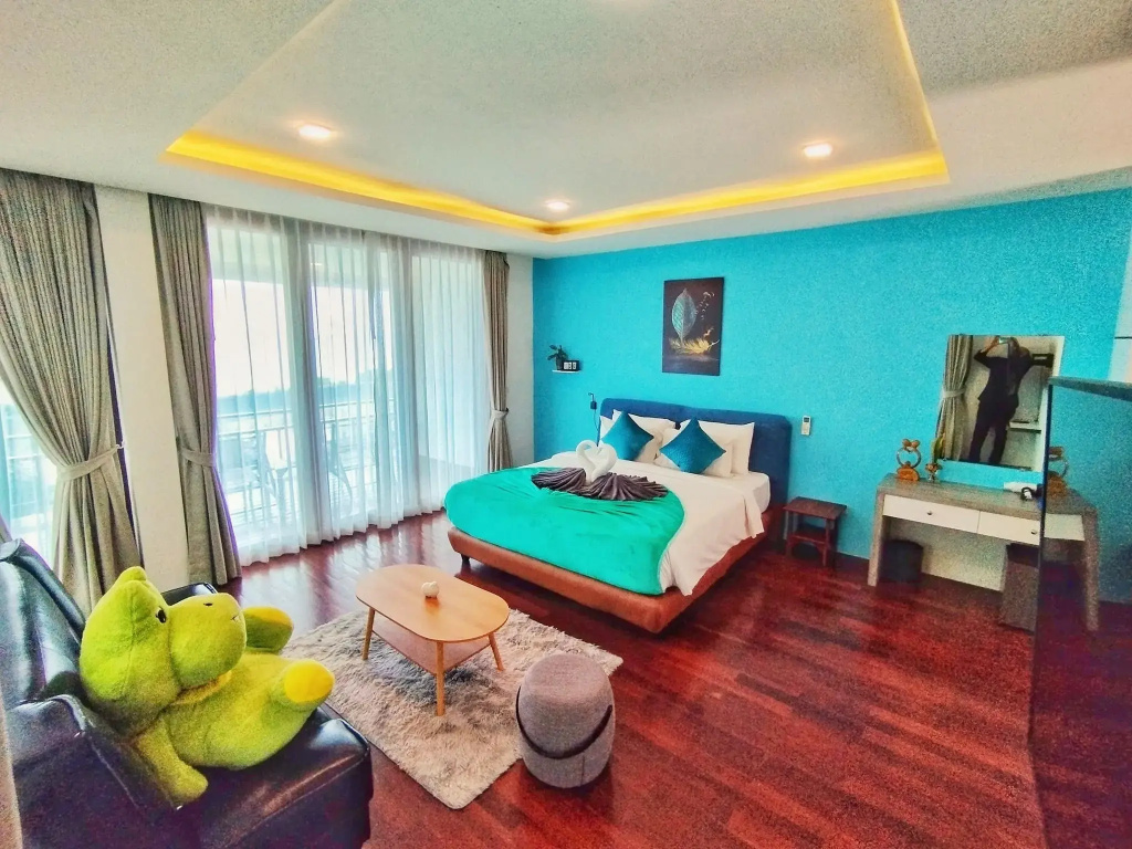 Deluxe with Jacuzzi Double room with ocean view (full double bed)