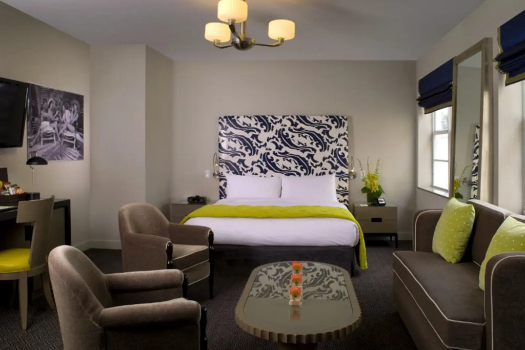 Deluxe Double Junior Suite (full double bed)