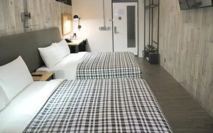 Corner Triple room