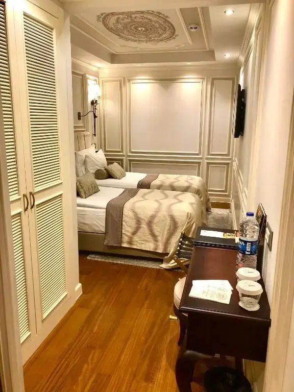 Quadruple Connecting Family room