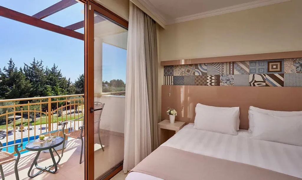 Double Suite with garden view (full double bed)