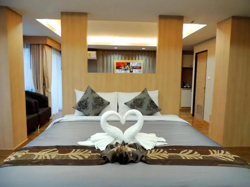 Deluxe Double Suite Room with balcony (full double bed)