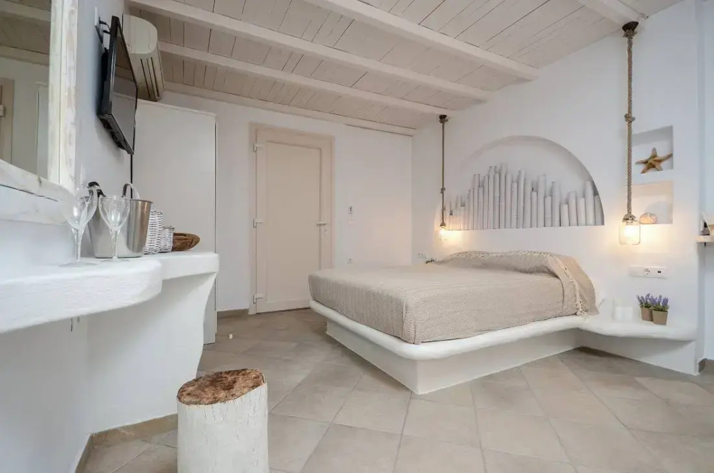 Top Floor Outdoor Jacuzzi Double Suite (full double bed)