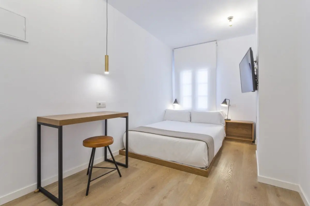Tiny Double room (full double bed)