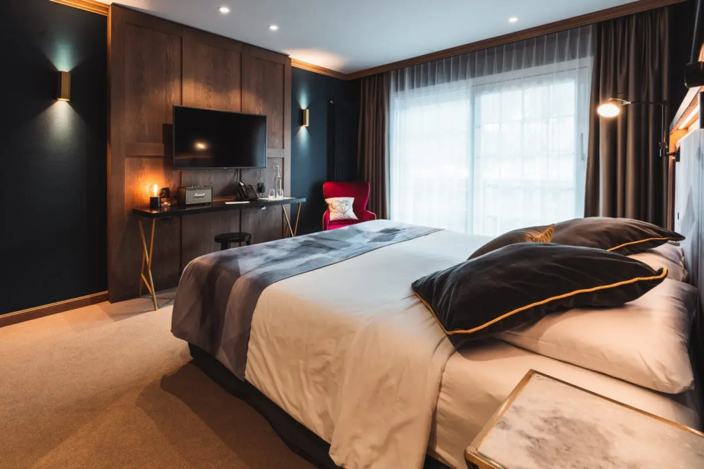 Eigerview Double Suite with balcony full double bed
