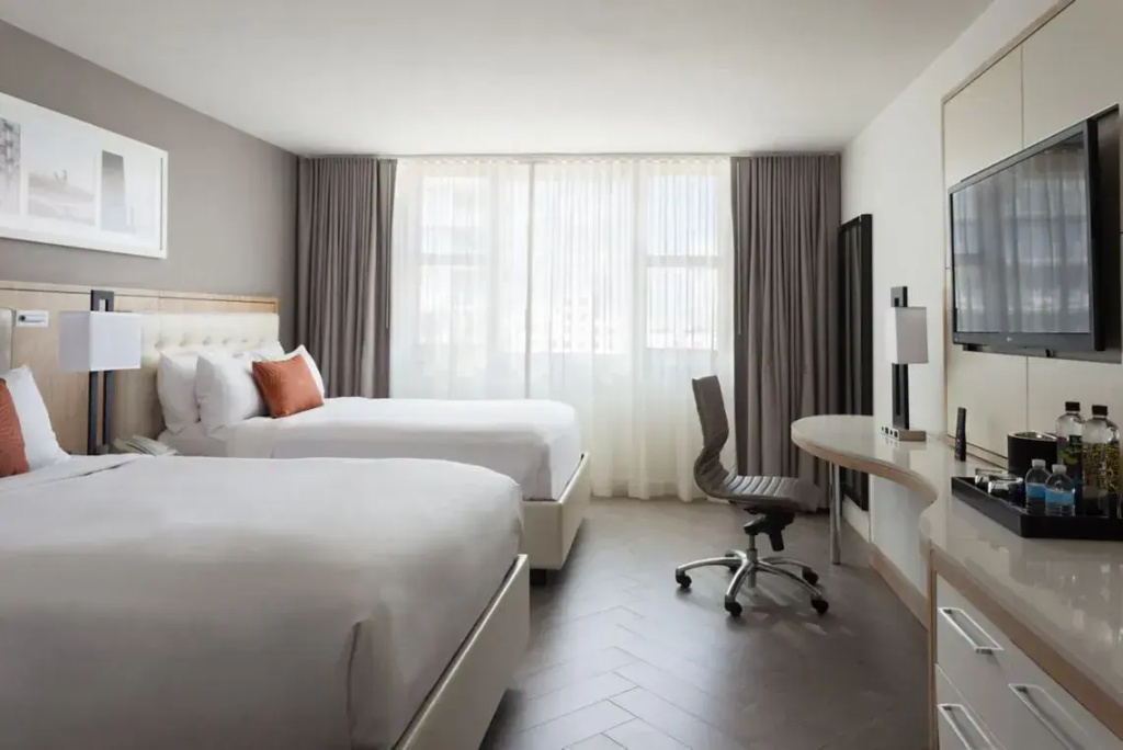 Guest Quadruple room with view