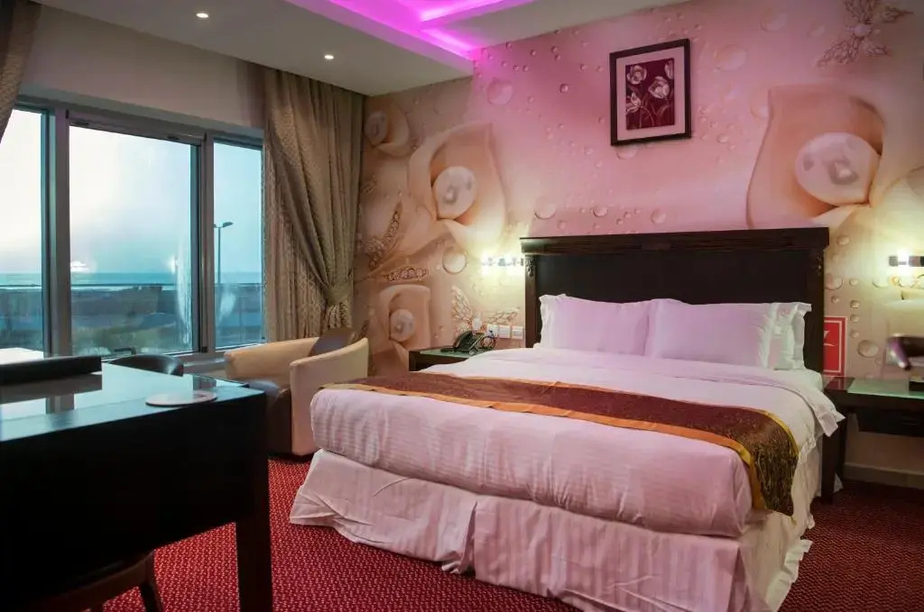 Double Junior Suite with sea view (full double bed)